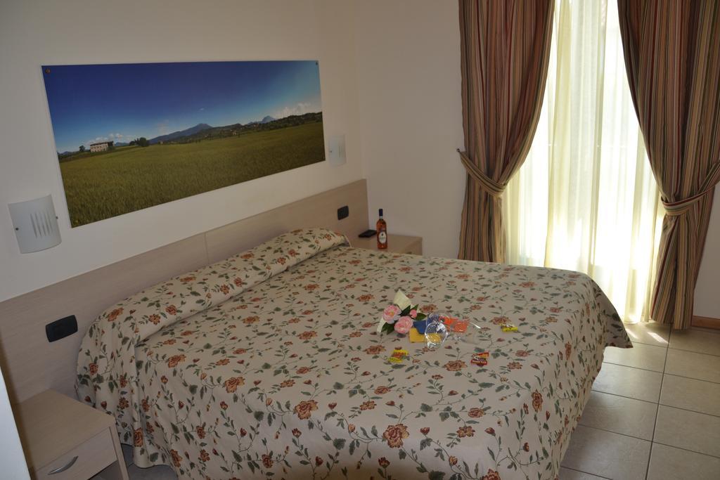 Locanda Le Palafitte Бардолино Номер фото
