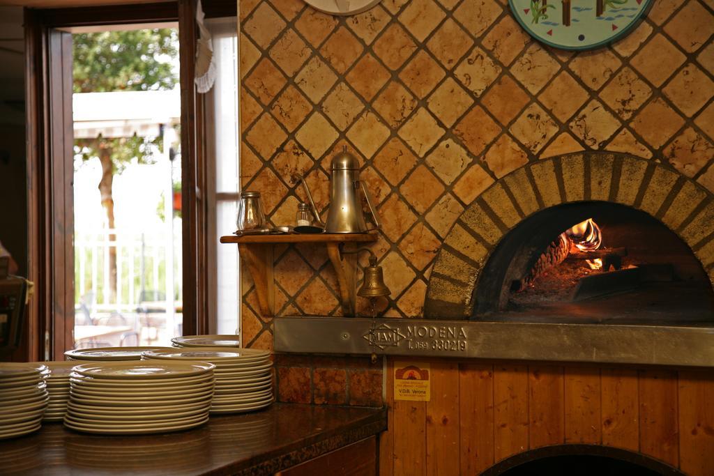 Locanda Le Palafitte Бардолино Экстерьер фото